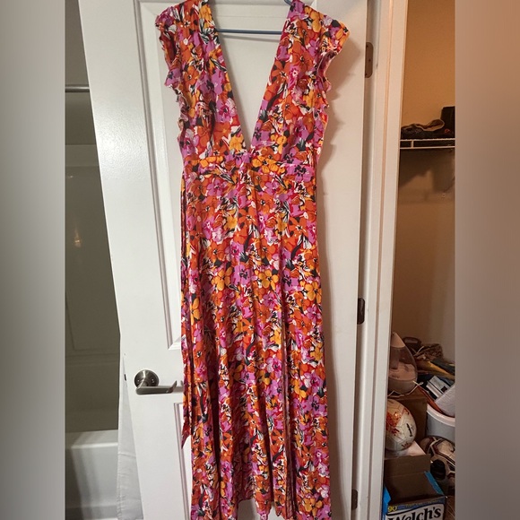 Showpo beautiful summer dress - Picture 2 of 4